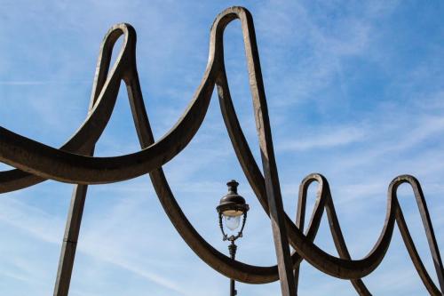 "Horizons suspendus", du sculpteur Dominique Labauvie